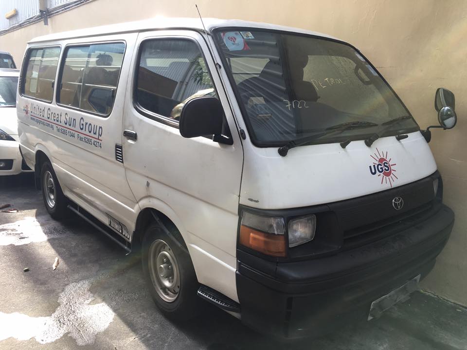 TOYOTA HIACE