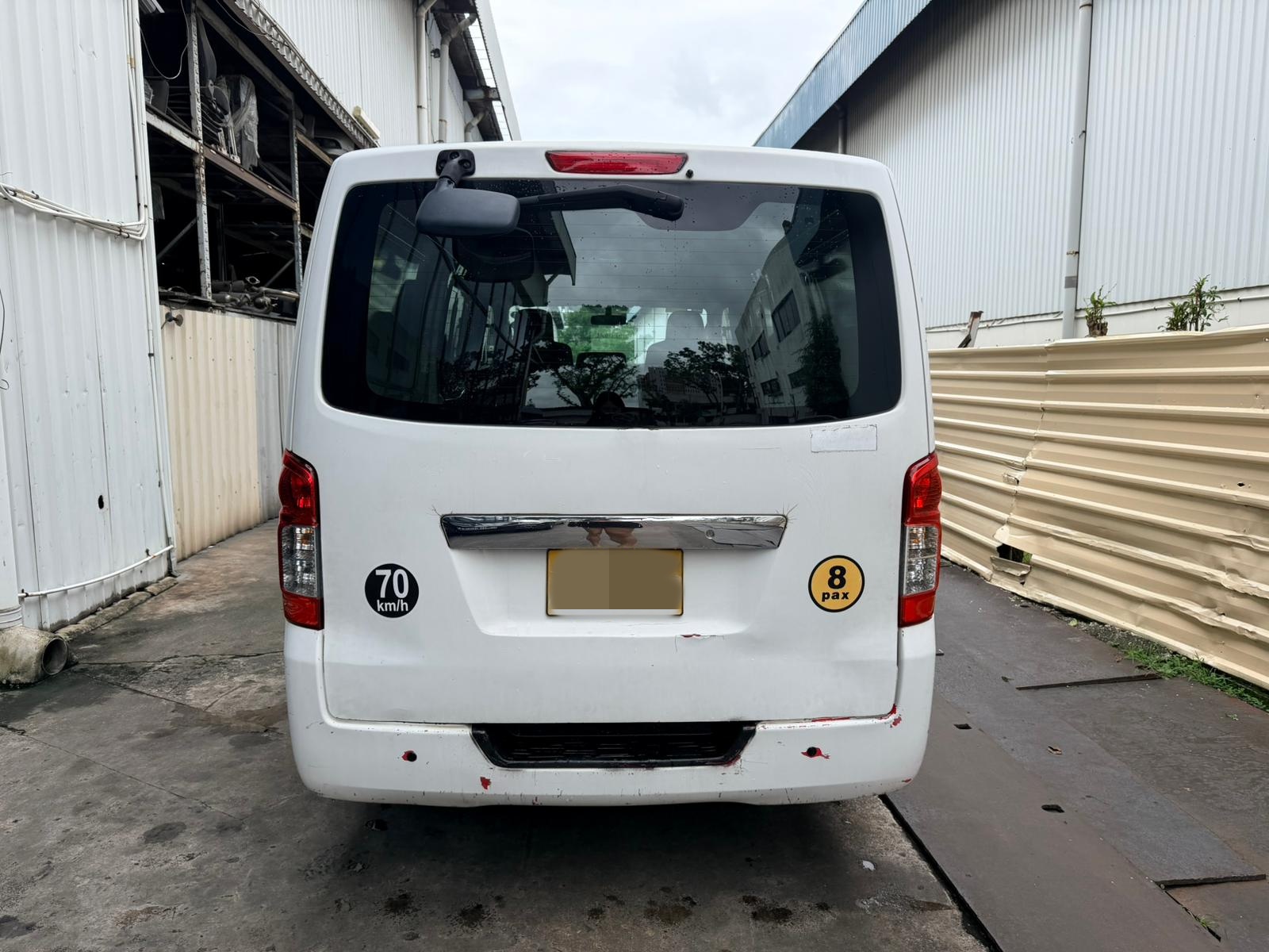 Nissan NV350 1